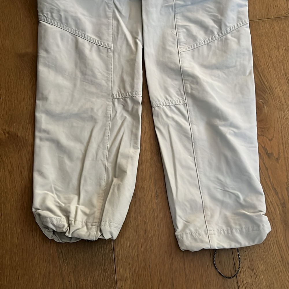 Columbia woman’s Light Gray Convertible Cargo Pants - Picture 5 of 5